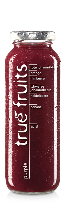 Einzelne Smoothieflasche des true fruits smoothies purple auf weißem Hintergrund