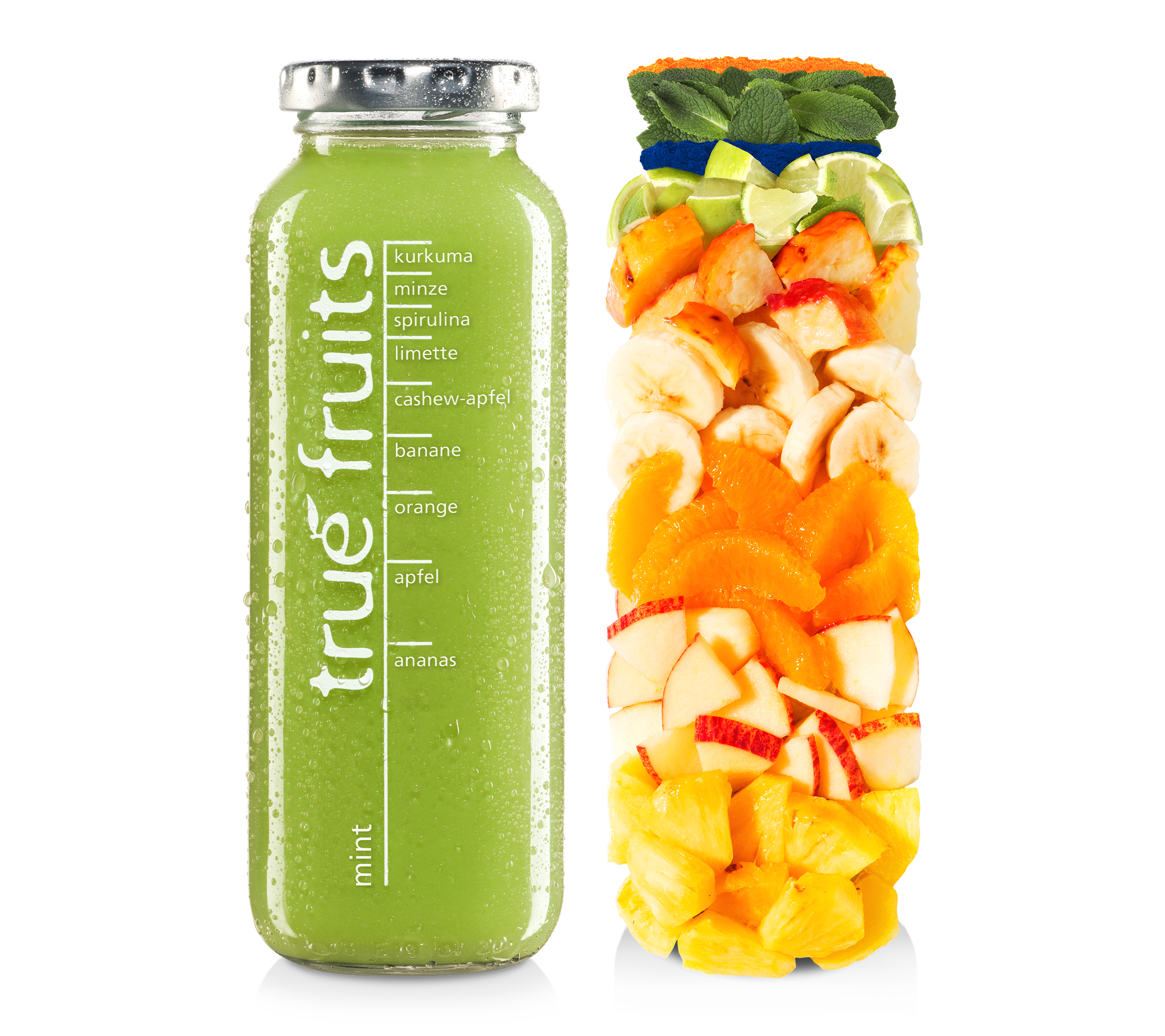true fruits smoothie mint in Glasflasche neben aufgeschichteten Zutaten wie Ananas, Orange, Banane und Minze vor weißem Hintergrund